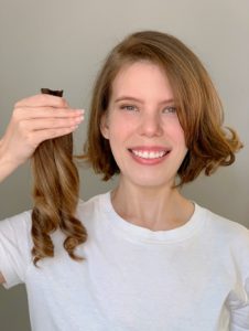 Outubro Rosa: Casa Linda Flor lança campanha de doação de cabelo com cortes gratuitos