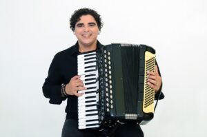 Baile do groove, forró com Fábio Duarte e Luisinho Magalhães fazem a festa do cantinho do frango neste final de semana