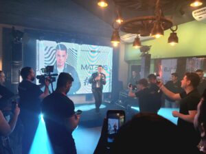 Empresários lançam o cantor Mateus Ximenes