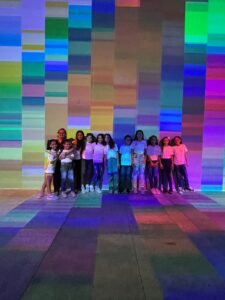 Alunos do Instituto Bom Vizinho visitam o Museu da Imagem e do Som (MIS) pela primeira vez