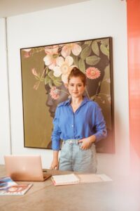 Rayssa Thomaz comemora 12 anos de atuação  e se consolida como referência no segmento de marketing de moda