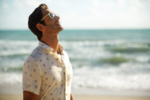 Referência no mercado de moda masculina, Skyler dá dicas de looks para usar nos bloquinhos de pré-Carnaval