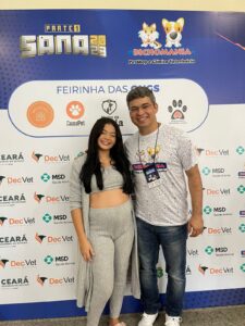 A blogueira Raissa Buq prestigia Evento de Adoção organizado por Felipe Ribeiro da Bichomania no Sana
