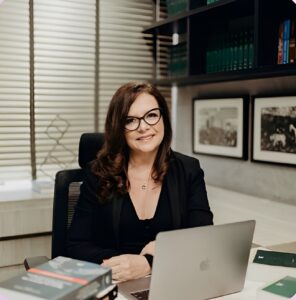 Advogada Joyceane Bezerra é a única mulher indicada na lista tríplice para cargo efetivo no TRE-CE