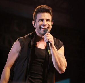 Ávine Vinny lança novo CD  com faixas inéditas e regravações