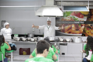 Curso de Gastronomia da Unifametro é o primeiro do Ceará a possuir alambique para produção experimental de bebidas
