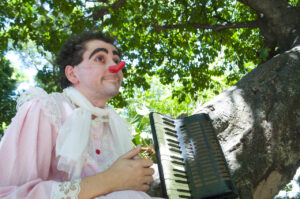 Projeto une teatro para bebês e workshop com foco na primeira infância em cidades cearenses