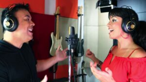 Cantor Alexandre Thai lança clipe “Semente de Flor” com participação especial de Ananda Botelho