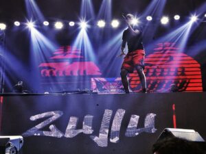 Desfiles regionais e apresentações musicais de diferentes gêneros marcam terceiro dia de DFB Festival