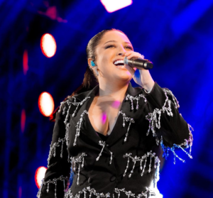 Mari Fernandez se apresenta em Fortaleza neste sábado (29) e promete show até o dia amanhecer