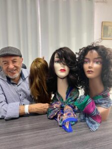 Gurgel do Amaral abraça a causa da doação de perucas para pacientes em tratamento de câncer no Ceará