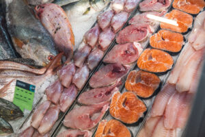 Pão de Açúcar realiza especial de pescados com foco em sustentabilidade e pesca responsável  Especial traz variedade de peixes e frutos do mar com ofertas especiais