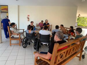 Casa de Cuidados inicia grupo de leitura; prática traz benefícios à saúde mental