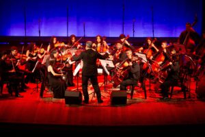 Orquestra Jacques Klein e Coral Vozes de Iracema realizam concerto gratuito na Concha Acústica da UFC