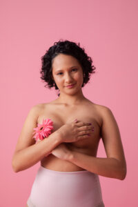 Outubro Rosa: Grupo Nayane lança campanha especial de conscientização e realiza doação de sutiãs especiais para ONG