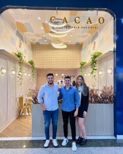 Romário Rodrigues assina reabertura da Cacao Confeitaria Saudável do Shopping Iguatemi Bosque