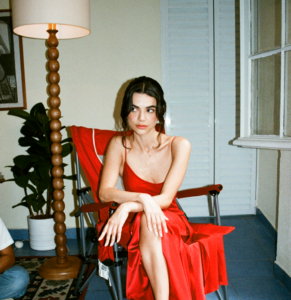 Manu Gavassi lança o clipe Pronta pra desagradar