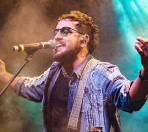 Hoots Gastropub anuncia show exclusivo de Rodrigo Suricato, vocalista do Barão Vermelho