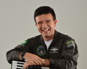 Cantor e sanfoneiro Waldonys anuncia remake do clipe de “Sonho de Ícaro” em gravação com a Esquadrilha da Fumaça