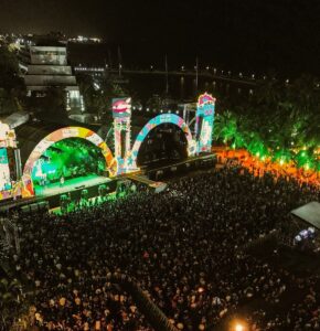 Com shows históricos de Pabllo Vittar, Marina Sena, Banda UÓ e mais 10 artistas, 3ª edição do Zepelim reúne milhares de pessoas em Fortaleza