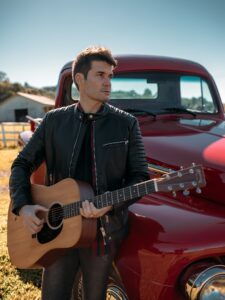 Paulo Sérgio Porto, ex-vocalista da Zero 85, retorna aos palcos em carreira solo e apresenta novo projeto musical