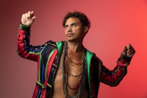 RioMar Fortaleza promove show especial de 10 anos com  “Silvero interpreta Belchior”