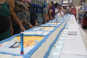 Supermercado Guará comemora aniversário com bolo de 17 metros para os clientes