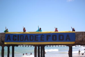 Hub Cultural Porto Dragão recebe espetáculo “MAQUINAMÁRIO: BARROCO SONHO-CIDADE PARA UM DESCOMUNAL POETA”, do Museu Escafandro de Novidades, com apresentação gratuita no Poço da Draga