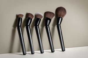 Make B. revoluciona o mercado da maquiagem com lançamento inédito da primeira linha de pincéis acessíveis articulados do Brasil