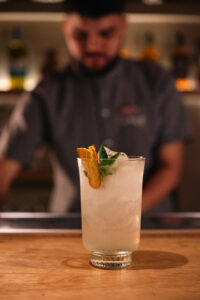 Moleska Listening Bar celebra coquetelaria mediterrânea na CASACOR Ceará