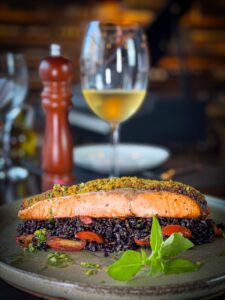 Valorizando a regionalidade, peixe panga passa a integrar o novo cardápio da loja e wine-bar Vinho & Ponto Fortaleza