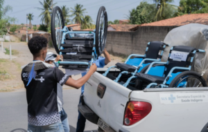 Mobilidade para todos: instituição distribui 500 cadeiras de rodas para população carente