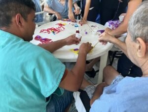 Atividades em grupo fazem parte de tratamento dos pacientes da Casa de Cuidados do Ceará