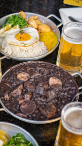 Chope, feijoada e música: Sambô na Turatti recebe grupo Samba Vadio e a banda Os Transacionais