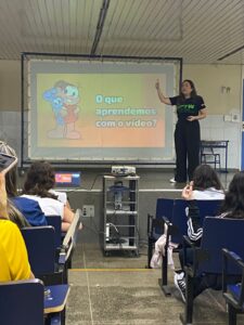 Sicredi Ceará promove ação de educação financeira com alunos do Colégio 7 de Setembro por meio do projeto “Cine Moedinhas”