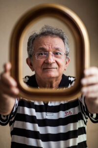 Mestre Júlio Santos facilita oficina de Fotopintura em ateliê no Dragão do Mar