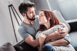 Entre o afeto e a autonomia: o equilíbrio possível nos relacionamentos amorosos