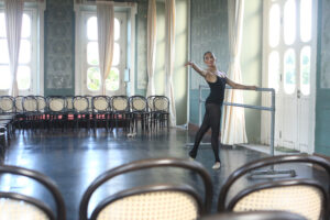 “Mostra repertório cia dita 20 anos” celebra a trajetória do grupo cearense em Fortaleza