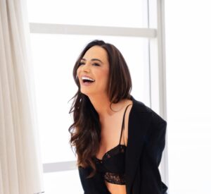 Luiza Brunet brilha em ensaio vestindo Nayane