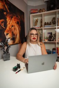 Ciúmes nas redes sociais: Fran Santos orienta casais sobre como lidar com brigas causadas por curtidas e interações online