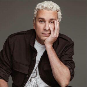 Rafael Portugal traz seu humor leve e divertido para Fortaleza com “Tô só Desabafando”