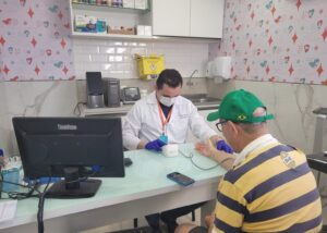 Rede de Farmácias Santa Branca celebra Dia do Idoso com serviços de saúde gratuitos