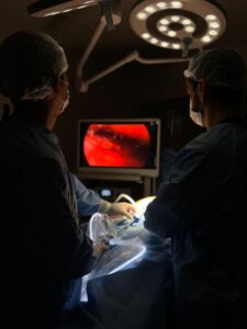 Lift Complexo Hospitalar amplia segurança em cirurgias minimamente invasivas com aquisição de torre de vidro