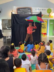 Entre risos e bonecos: a trajetória do Grupo Bilu Bila e Cia no teatro infantil
