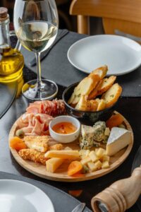 Com atendimento ao público estendido de segunda a domingo, Vinho & Ponto aposta em menu personalizado para as confraternizações