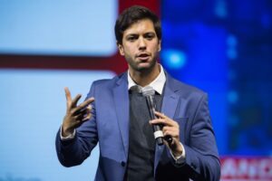 Conexões Integradas traz Caio Coppolla e Dra. Milena Nascimento Sales para debater o setor de combustíveis no Ceará