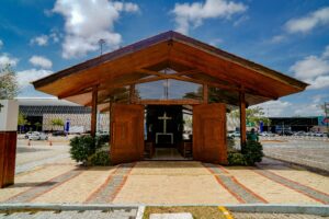 Primeira Festa do Padroeiro São Carlos Borromeu acontece no estacionamento do Iguatemi Bosque