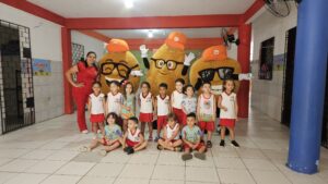 Granja Regina leva diversão e sabor às escolas de Fortaleza em ação pelo Dia das Crianças