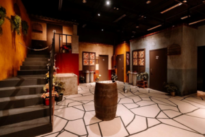 Mostra inédita “Chaves: A Exposição” chega neste mês de novembro no RioMar Fortaleza; pré-venda de ingressos com combos exclusivos começa no dia 4