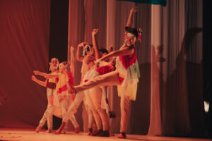 Vila das Artes abre 79 vagas gratuitas para curso de formação básica em dança